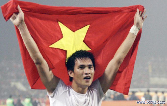 Lê Công Vinh mừng bàn thắng quyết định giúp Việt Nam vô địch AFF Cup 2008. Ảnh: Trường Huy